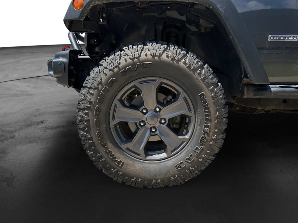 Used 2018 Jeep Wrangler Unlimited Rubicon w/ Connectivity Group AWD/4WD image 9