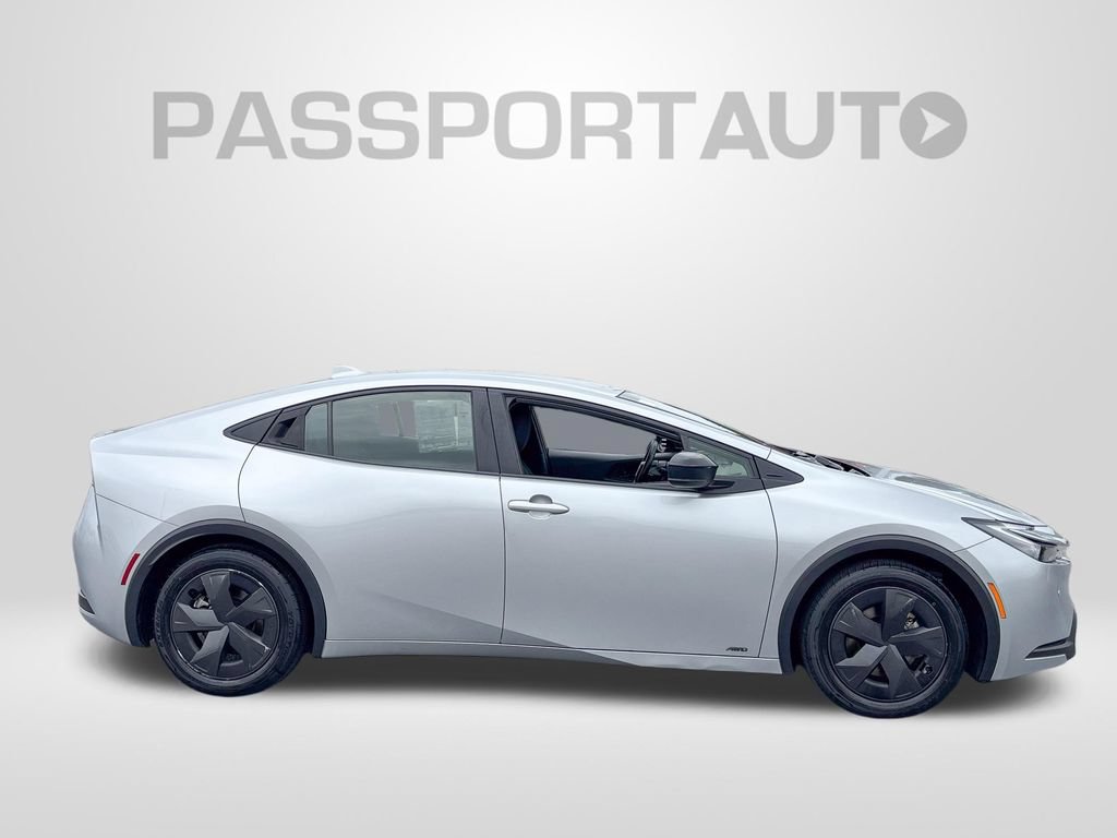 Used 2025 Toyota Prius LE AWD/4WD image 9