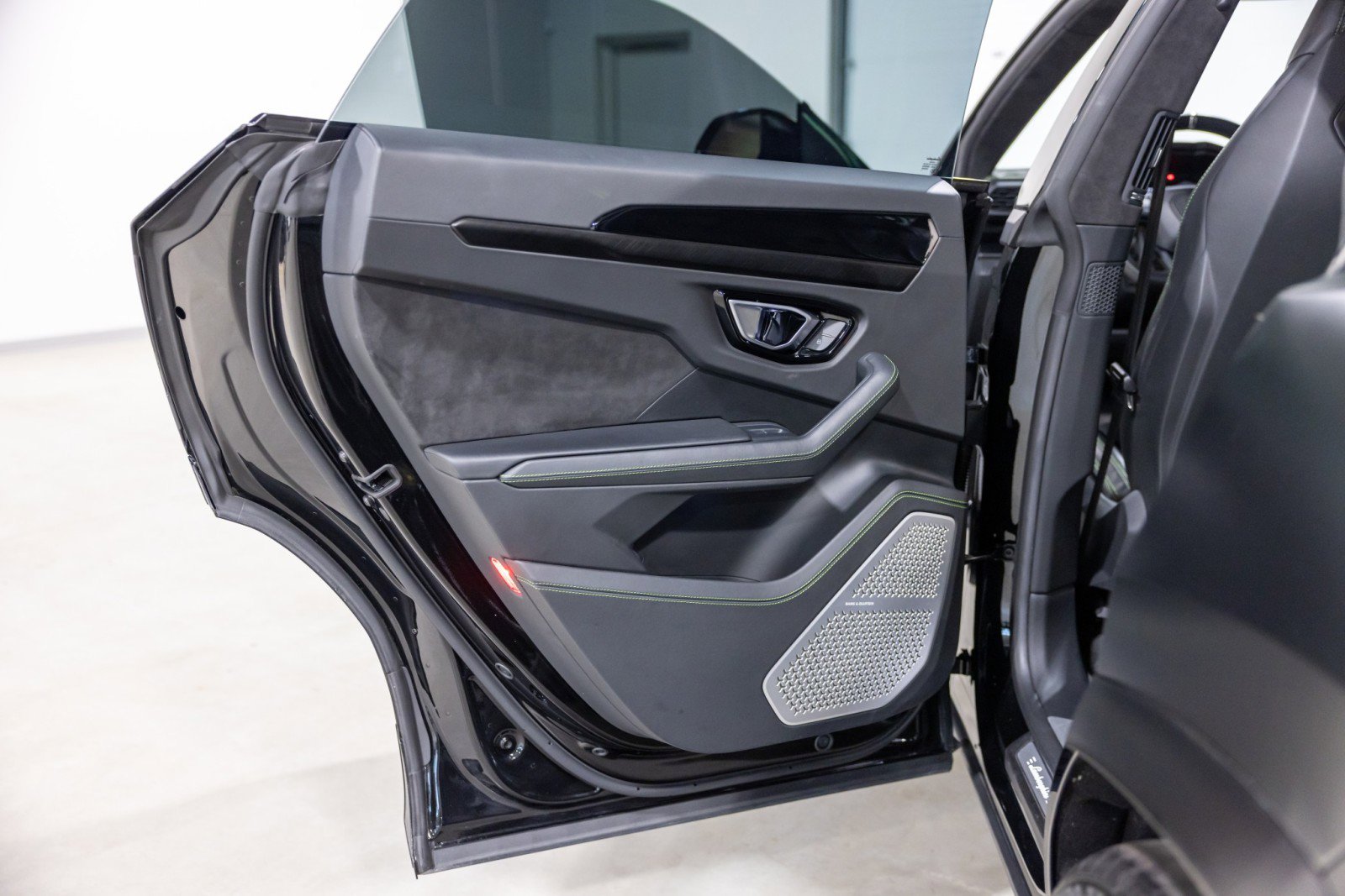 Used 2022 Lamborghini Urus image 29