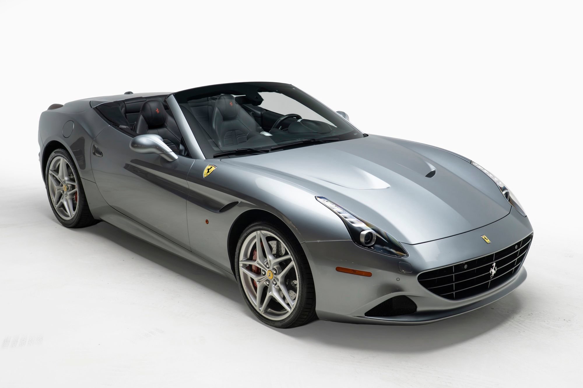 Used 2016 Ferrari California T RWD image 6