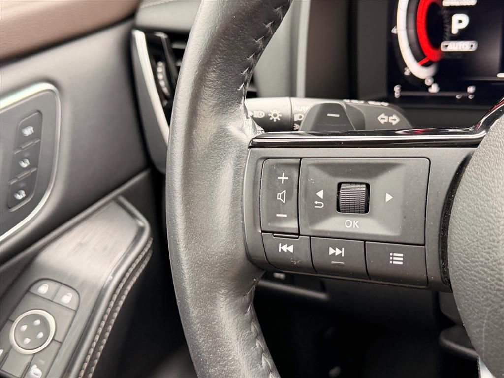 Used 2023 Nissan Rogue Platinum w/ Platinum Premium Package image 17