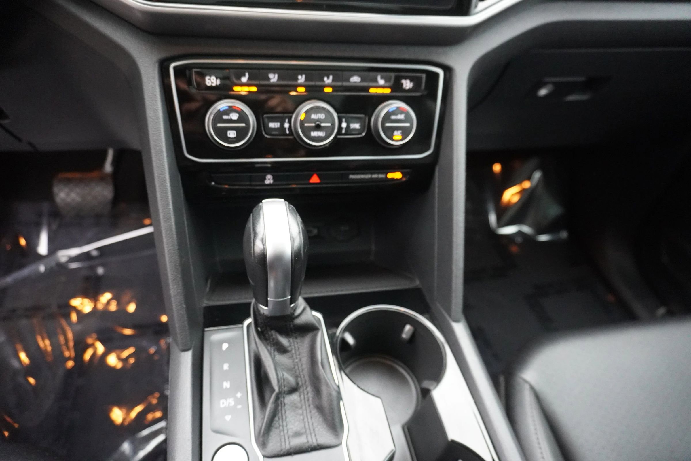 Used 2018 Volkswagen Atlas SEL image 19