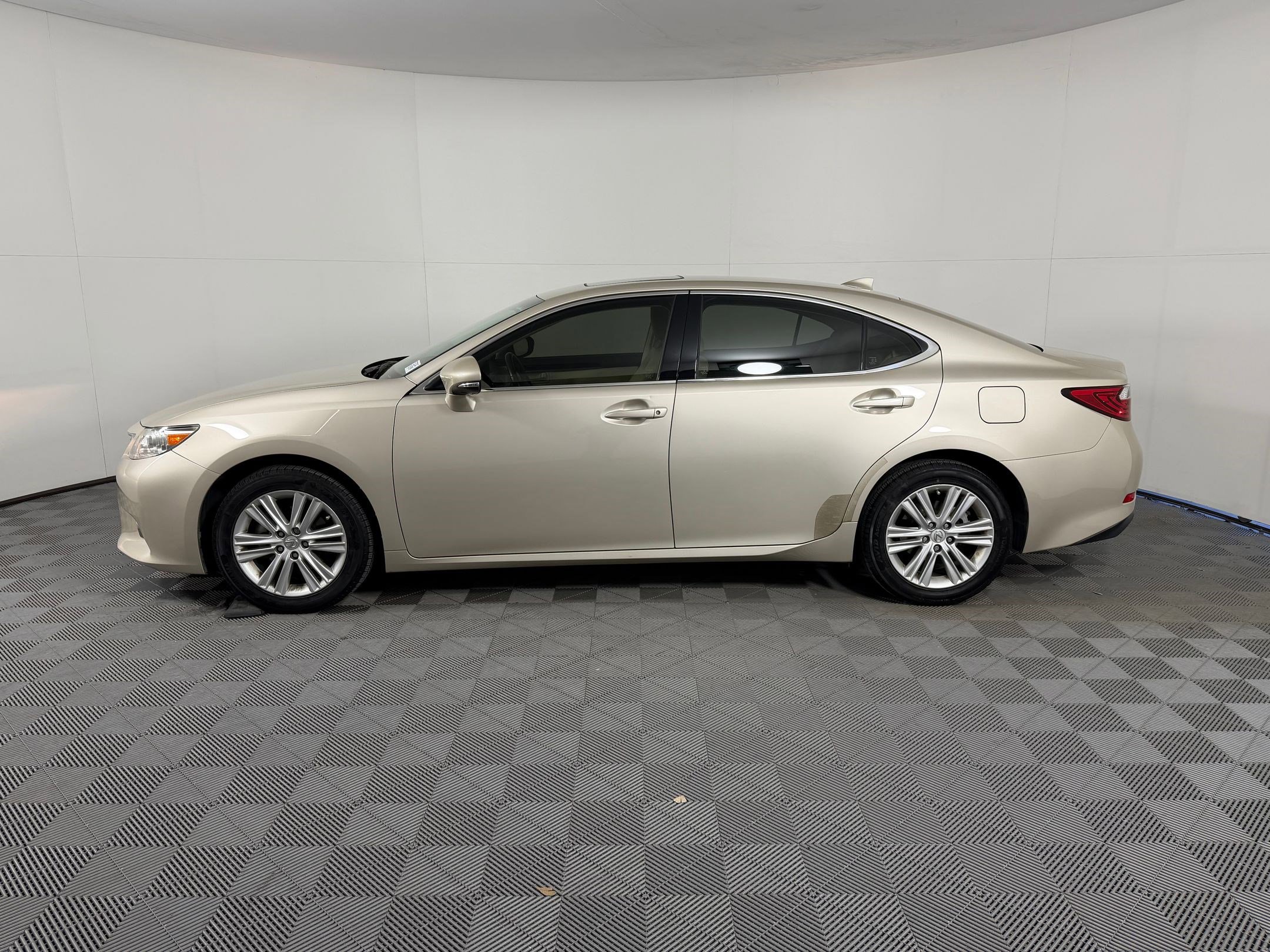 Used 2015 Lexus ES 350 image 2