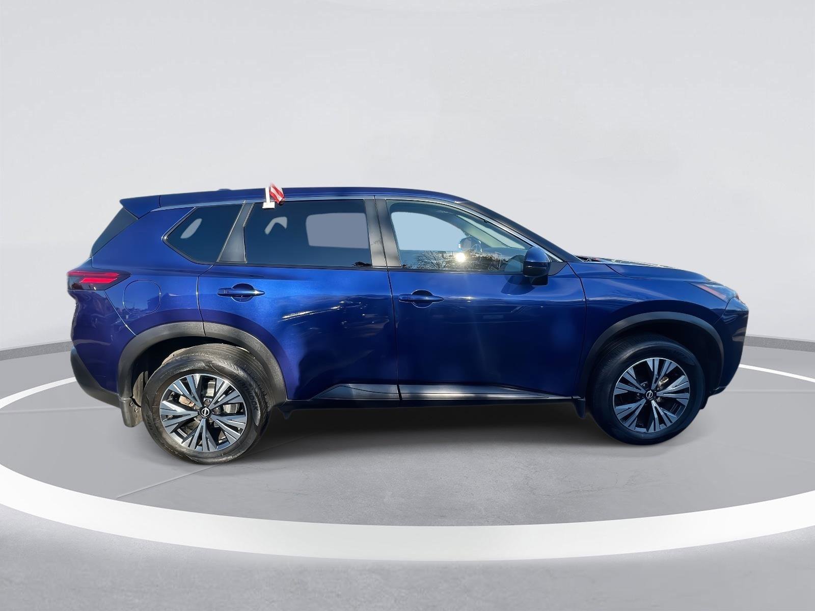 Used 2022 Nissan Rogue SV image 5
