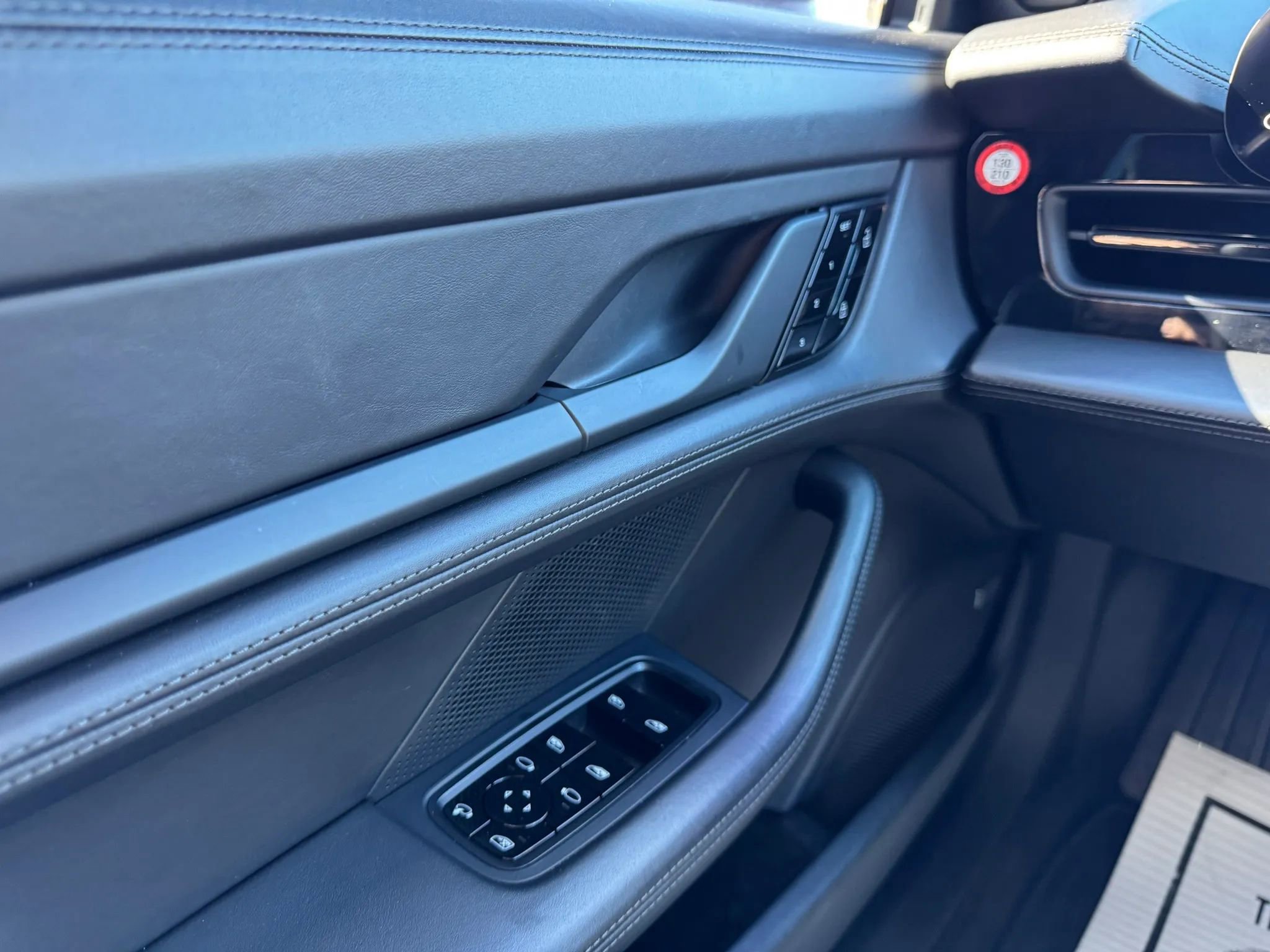 Used 2020 Porsche Taycan 4S image 27
