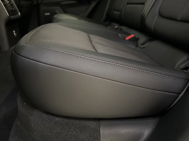 Used 2025 Porsche Macan T image 43