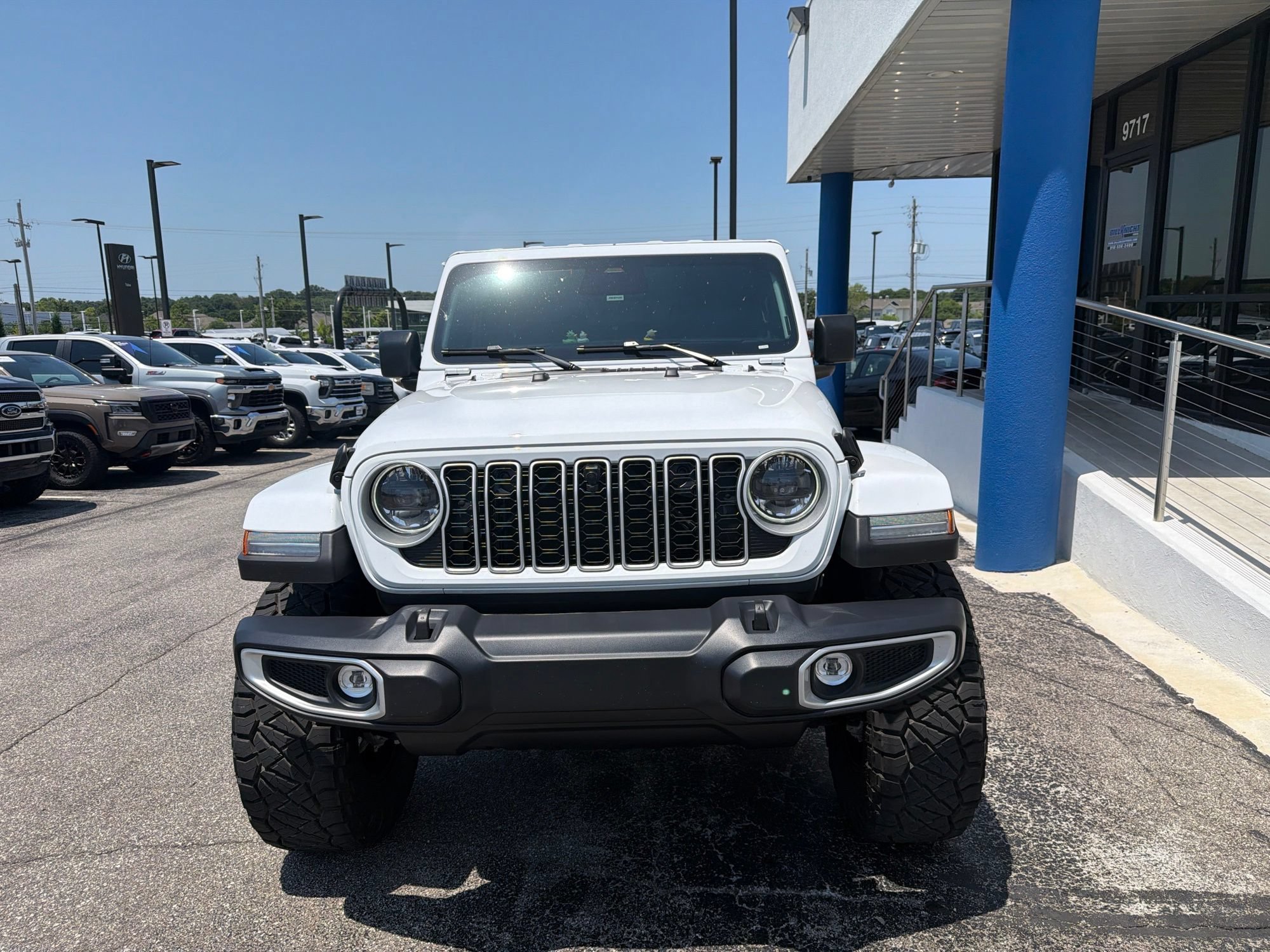 Used 2026 Jeep Wrangler Unlimited Sahara AWD/4WD image 3