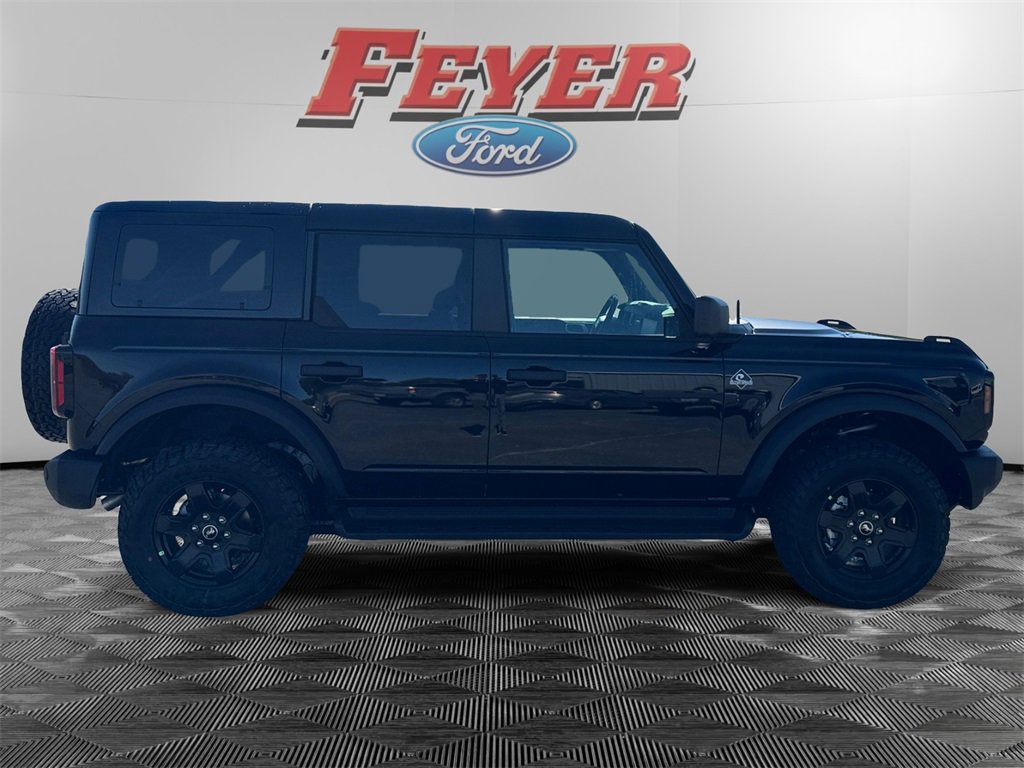 New 2025 Ford Bronco Outer Banks w/ Black Appearance Package image 8