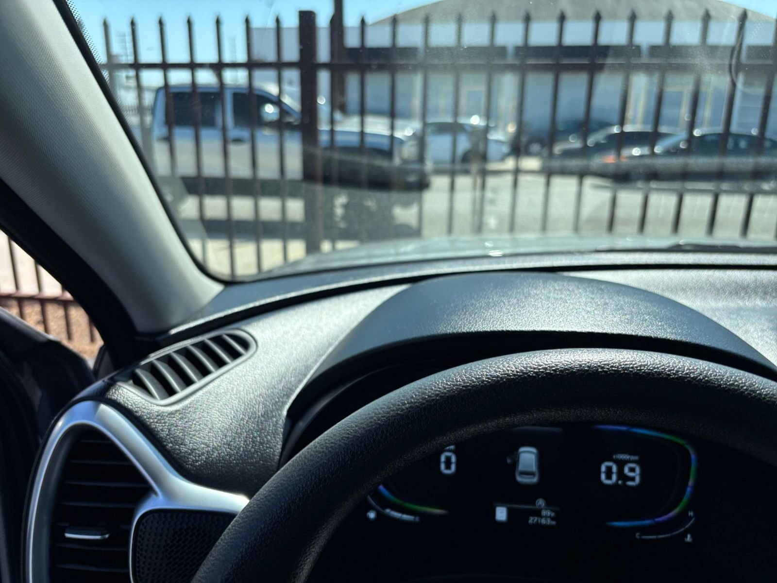 Used 2025 Kia Soul LX w/ LX Technology Package FWD image 34