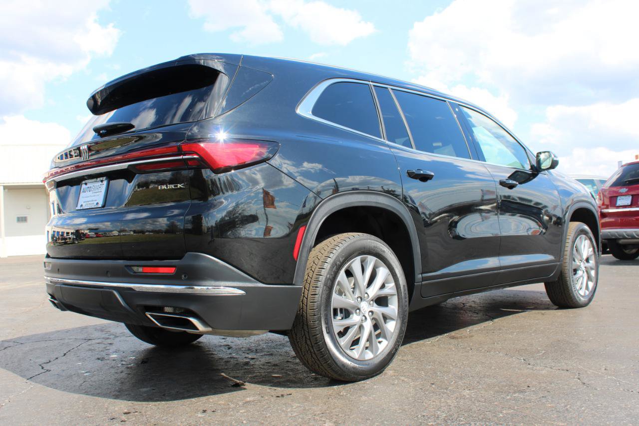 Used 2025 Buick Enclave Preferred image 4