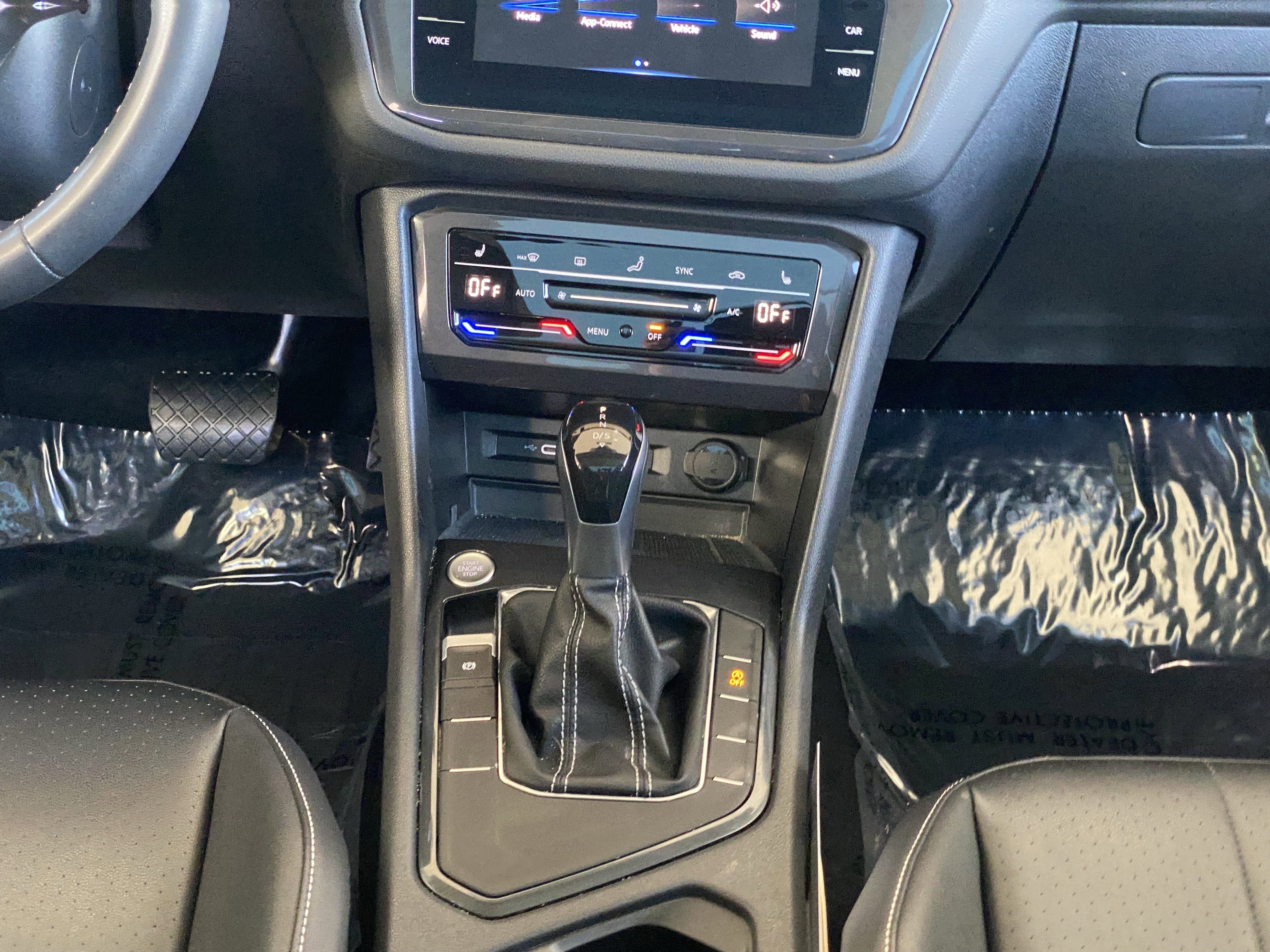 Certified 2022 Volkswagen Tiguan SE w/ Panoramic Sunroof Package FWD image 8