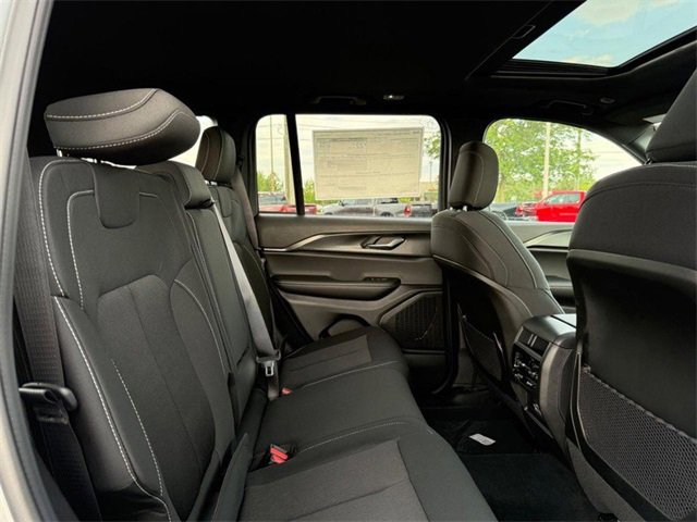 New 2025 Jeep Grand Cherokee Laredo X image 11