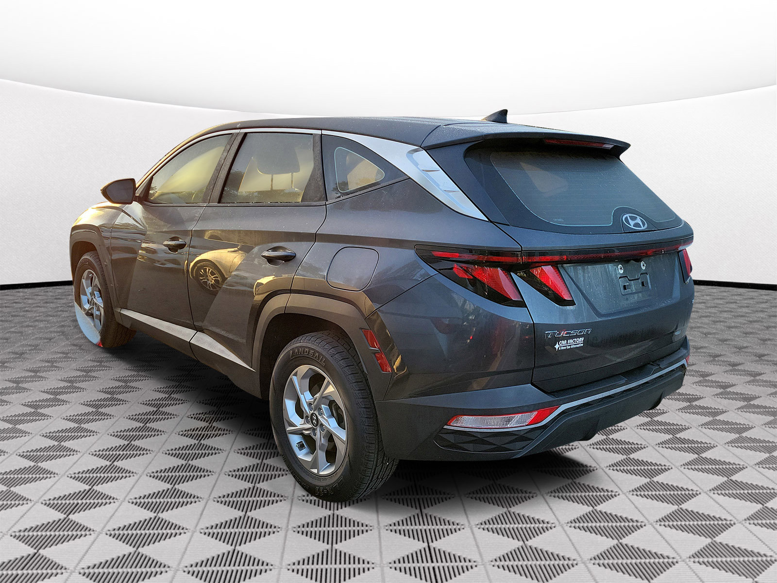 Used 2023 Hyundai Tucson SE image 3