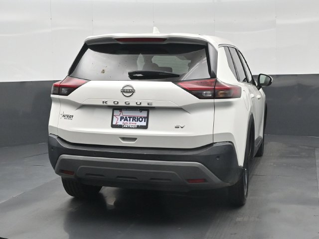 Used 2023 Nissan Rogue SV FWD image 2