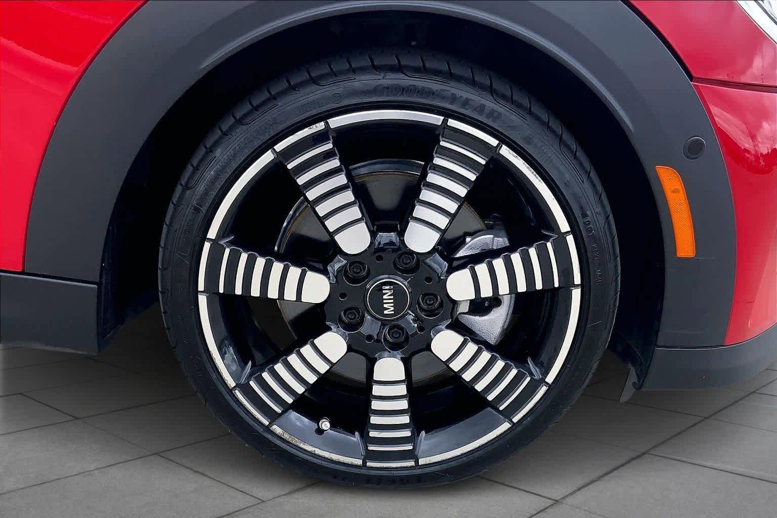 Certified 2024 MINI Cooper S image 9
