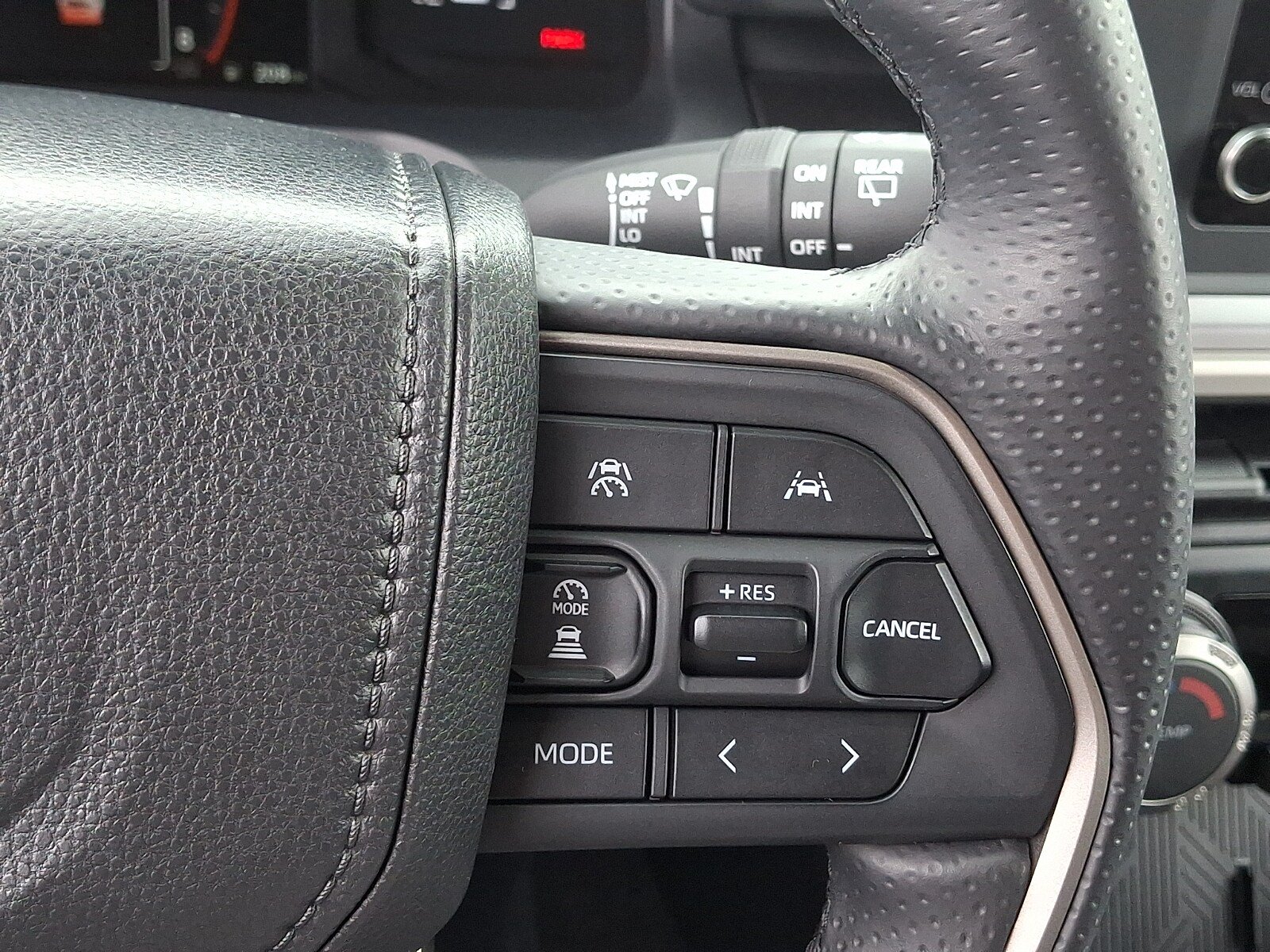Used 2025 Toyota 4Runner SR5 AWD/4WD image 22
