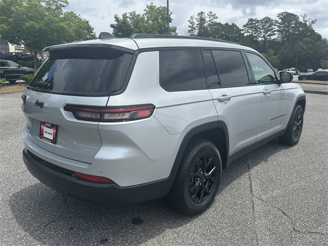 Used 2024 Jeep Grand Cherokee L Laredo image 2