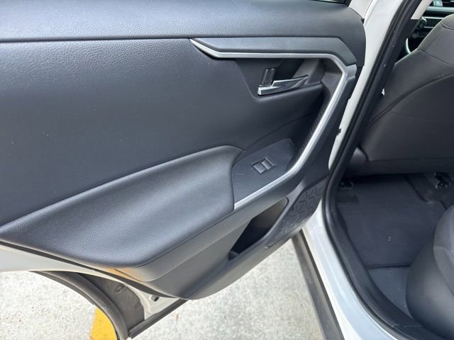 Used 2022 Toyota RAV4 XLE image 17