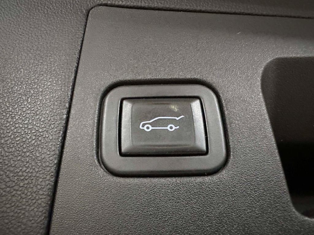 Used 2024 Cadillac XT5 Premium Luxury w/ LPO, Floor Liner Package AWD/4WD image 13
