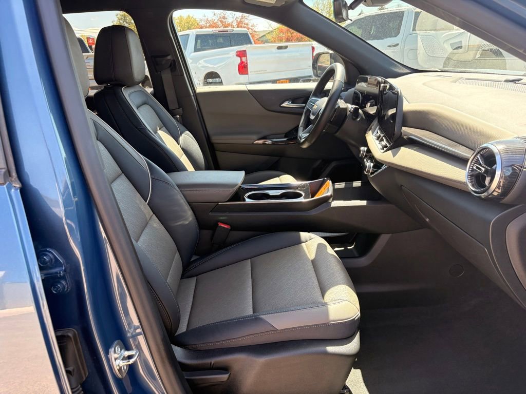 Used 2025 Chevrolet Equinox LT w/ Convenience Package II AWD/4WD image 9