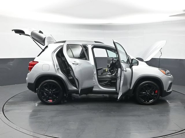 Used 2021 Chevrolet Trax LT w/ Redline Edition AWD/4WD image 44