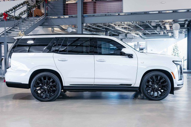 Used 2025 Cadillac Escalade Sport Platinum w/ LPO, ONYX Package image 7