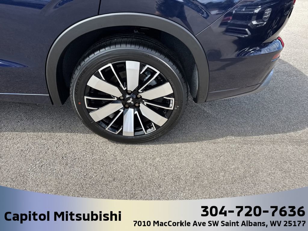 New 2025 Mitsubishi Outlander SEL image 8