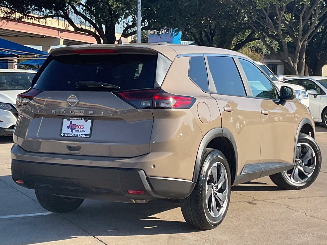 Used 2025 Nissan Rogue SV FWD image 4
