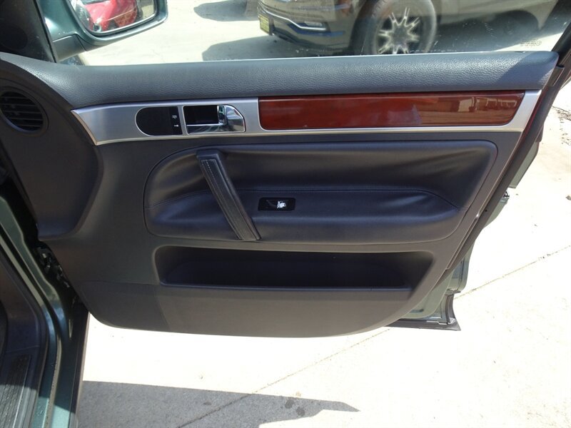 Used 2004 Volkswagen Touareg V6 AWD/4WD image 21