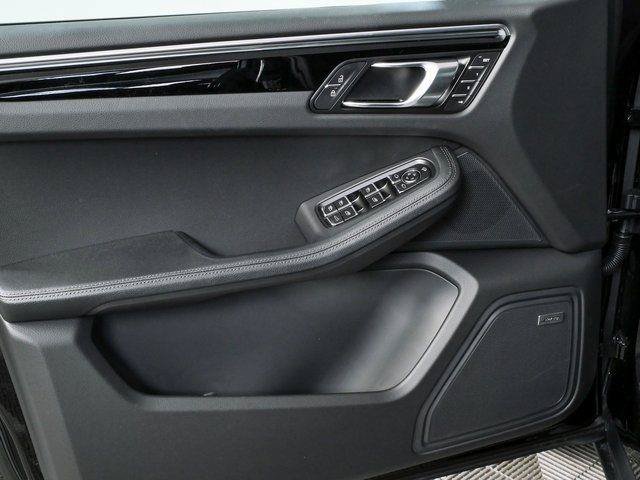 New 2026 Porsche Macan AWD/4WD image 6