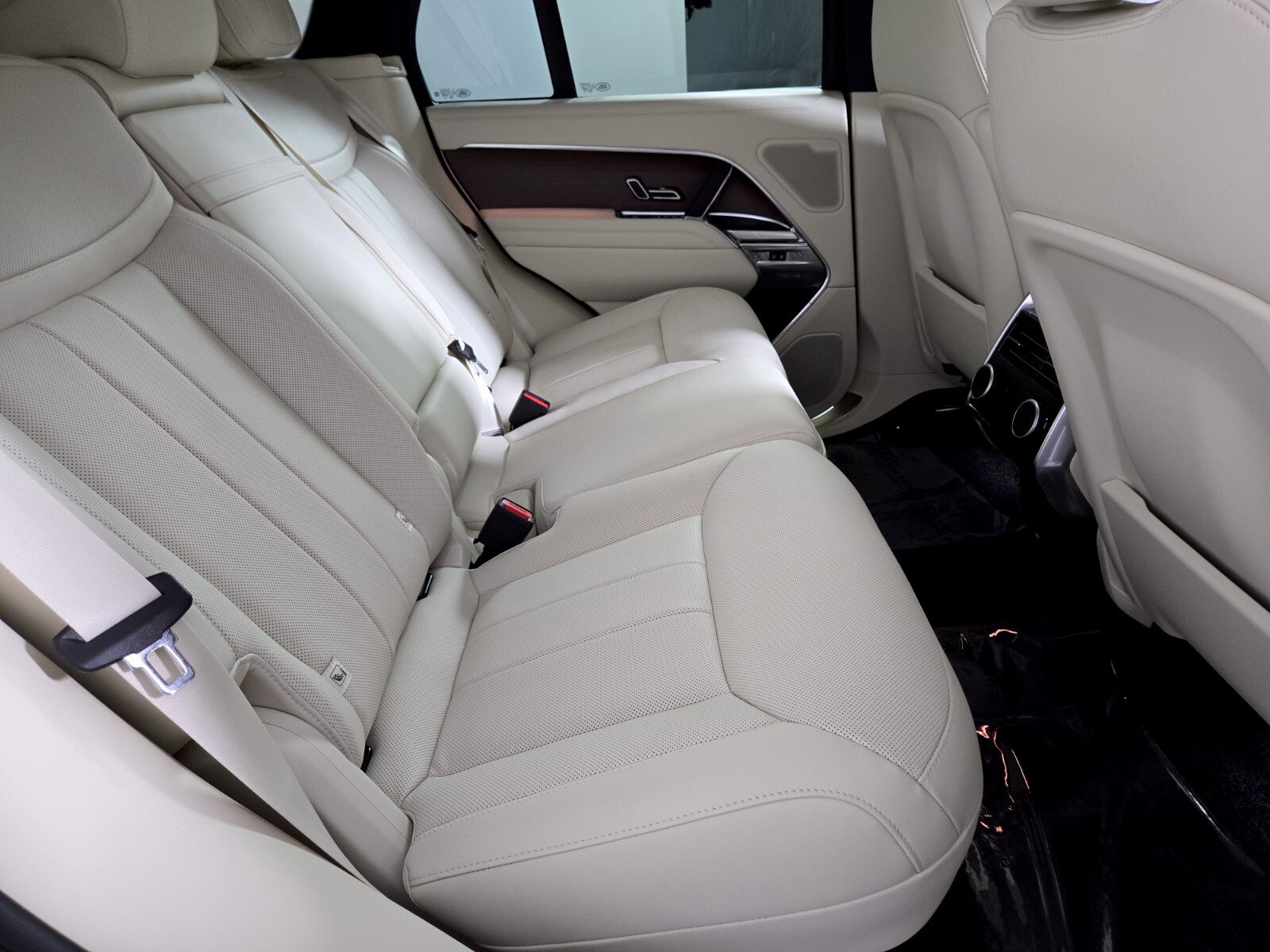 New 2026 Land Rover Range Rover SE AWD/4WD image 18