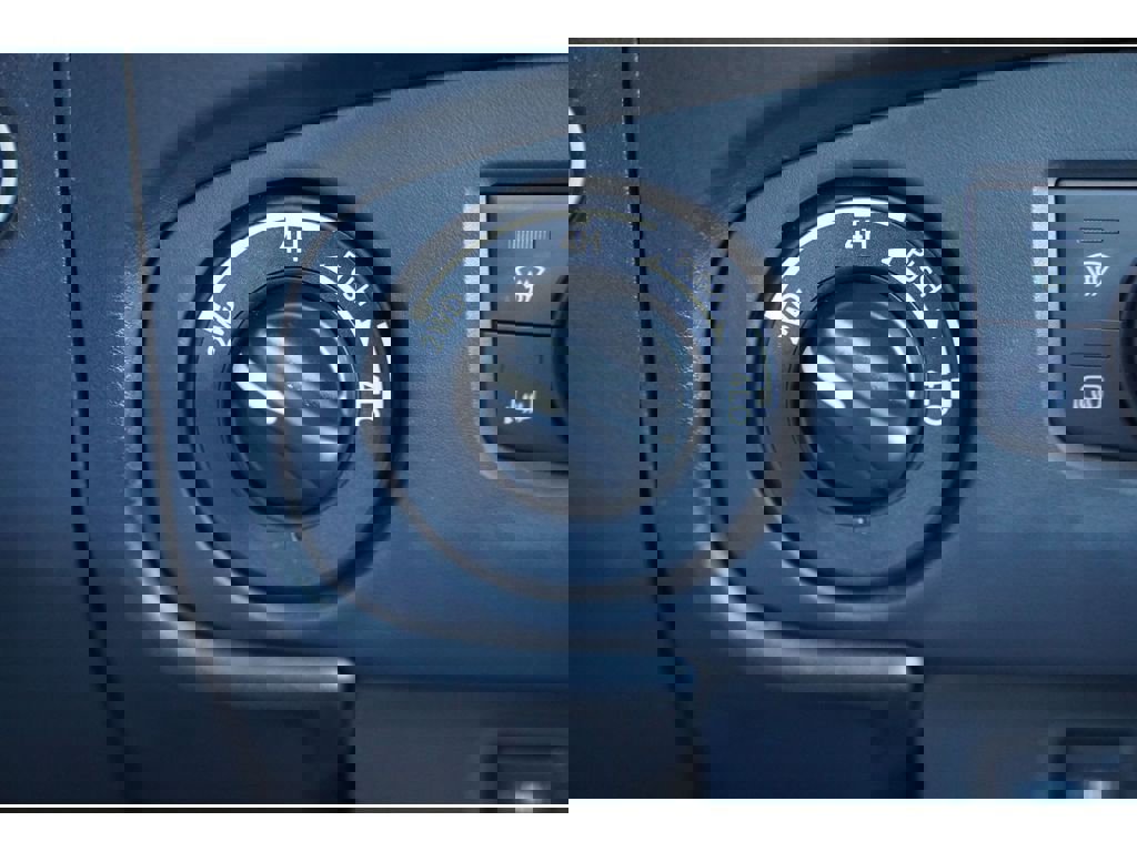 Used 2024 Nissan Frontier SL w/ Technology Package image 21