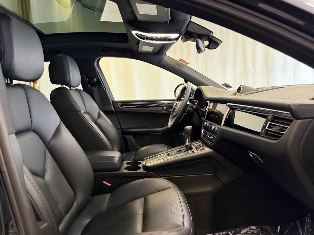 Certified 2021 Porsche Macan AWD/4WD image 16