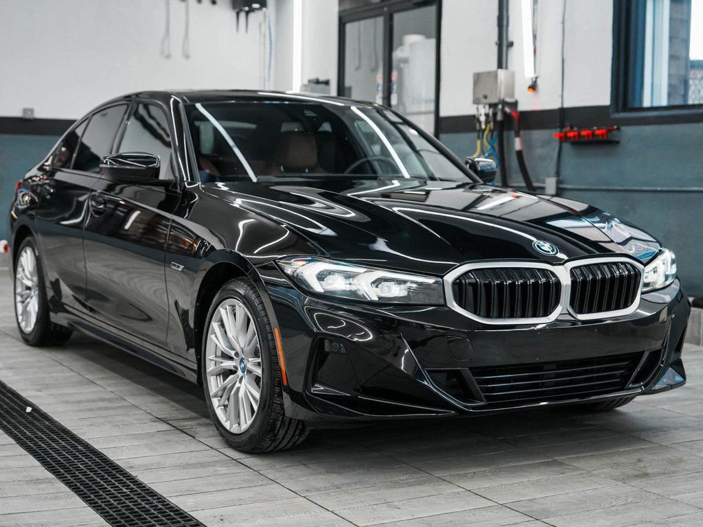 Used 2023 BMW 330e xDrive image 3