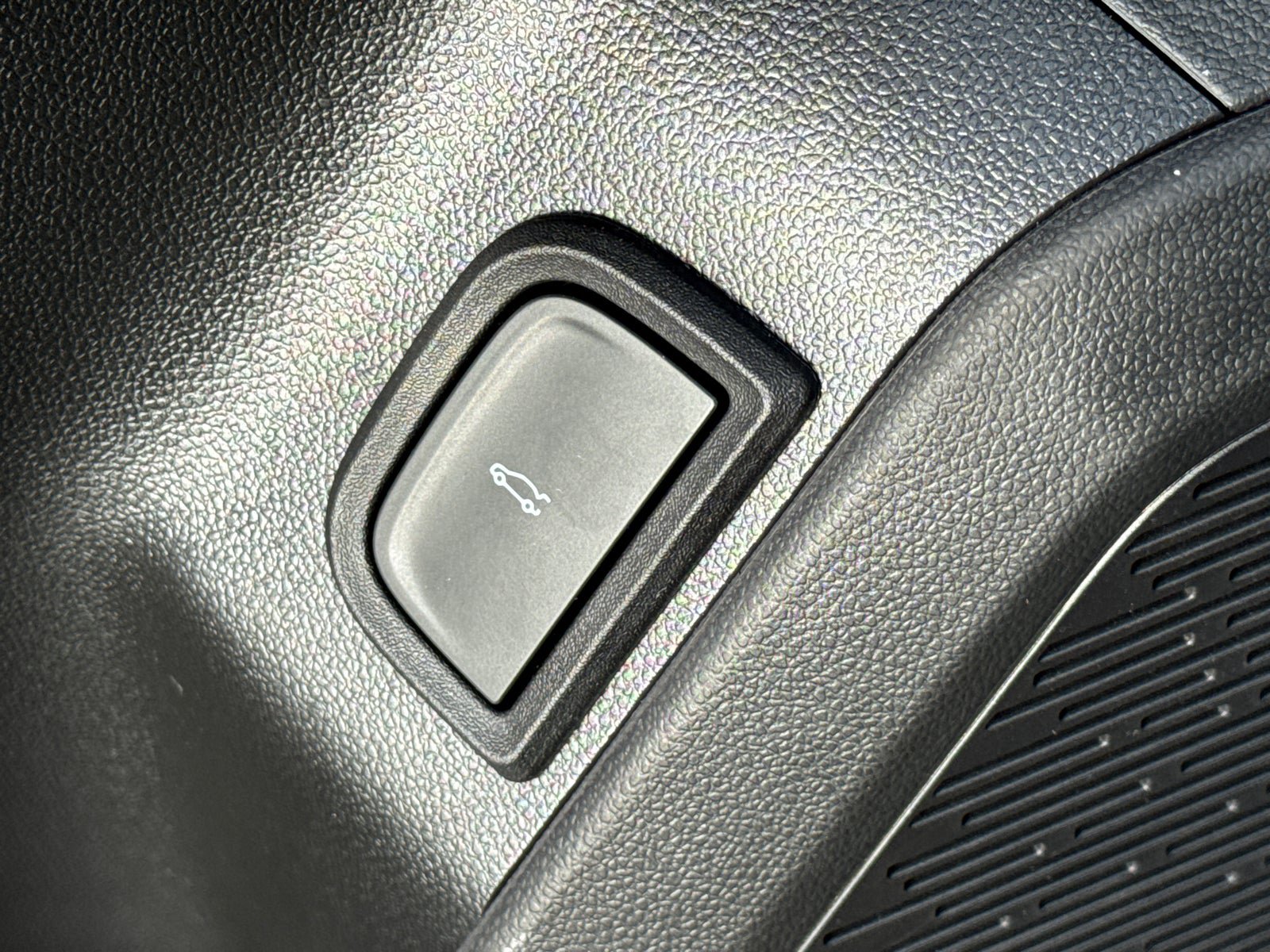 Used 2026 GMC Terrain Denali w/ LPO, Black Badging Package image 27