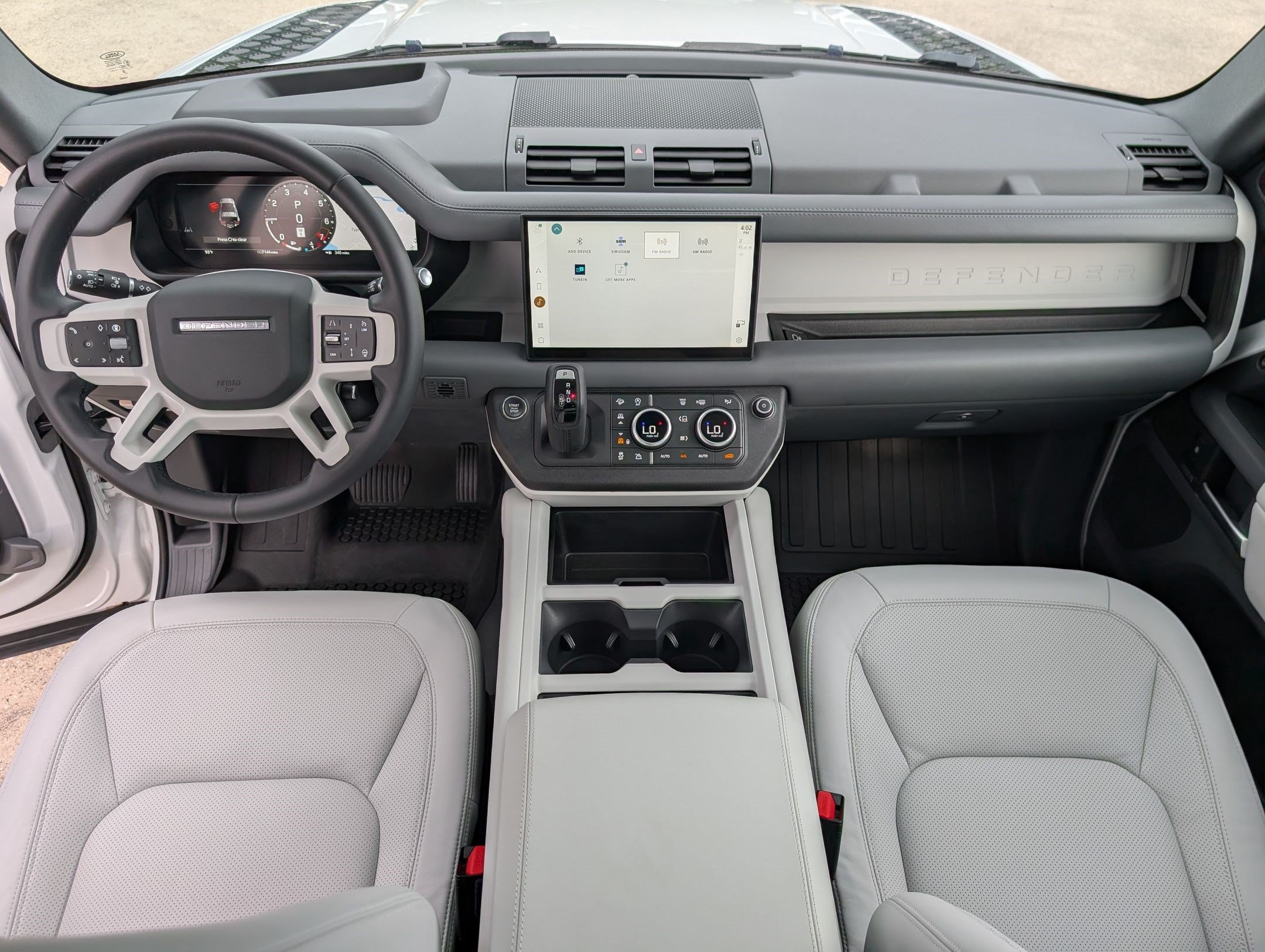 Used 2025 Land Rover Defender 90 X-Dynamic SE AWD/4WD image 14