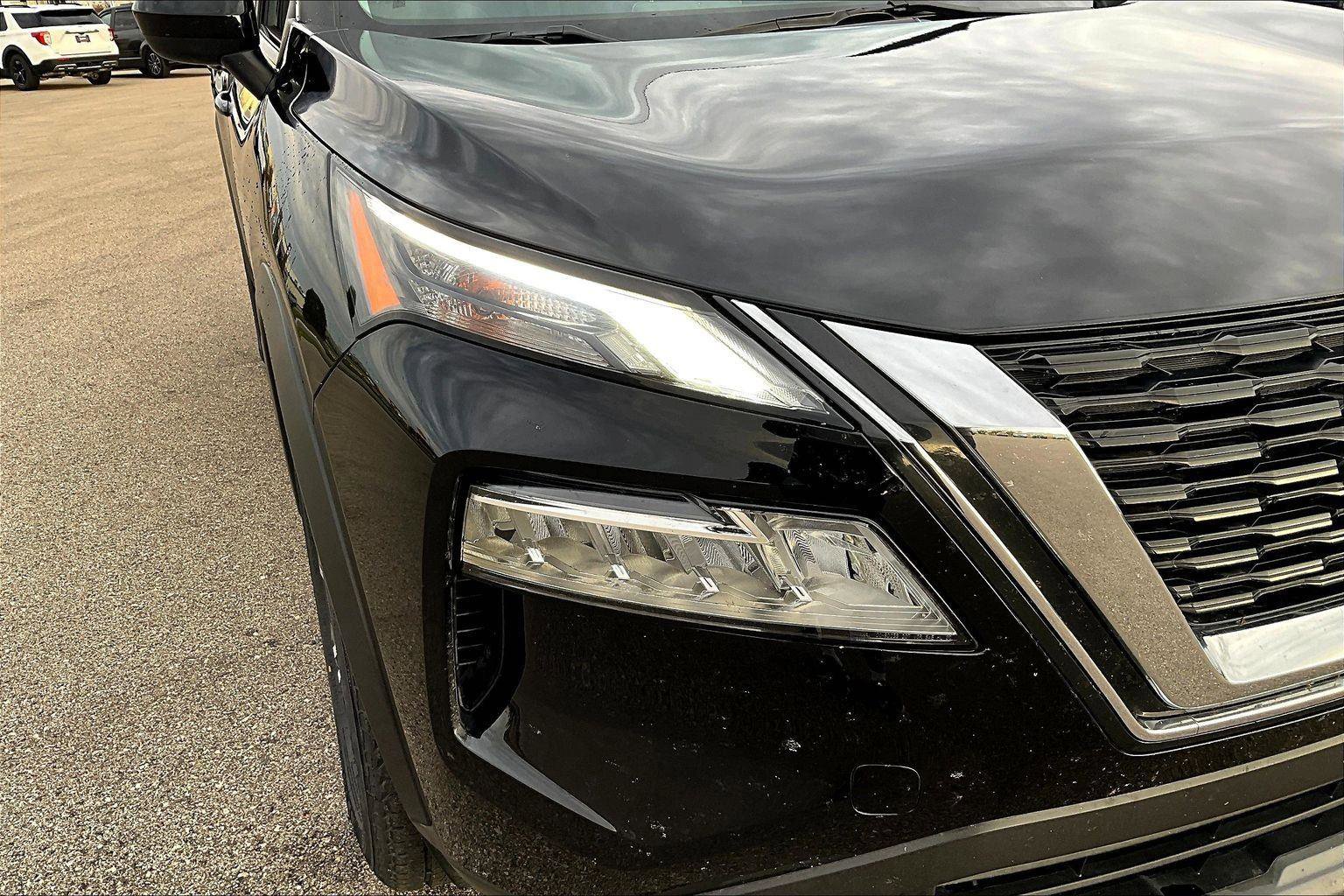 Used 2023 Nissan Rogue SV image 29