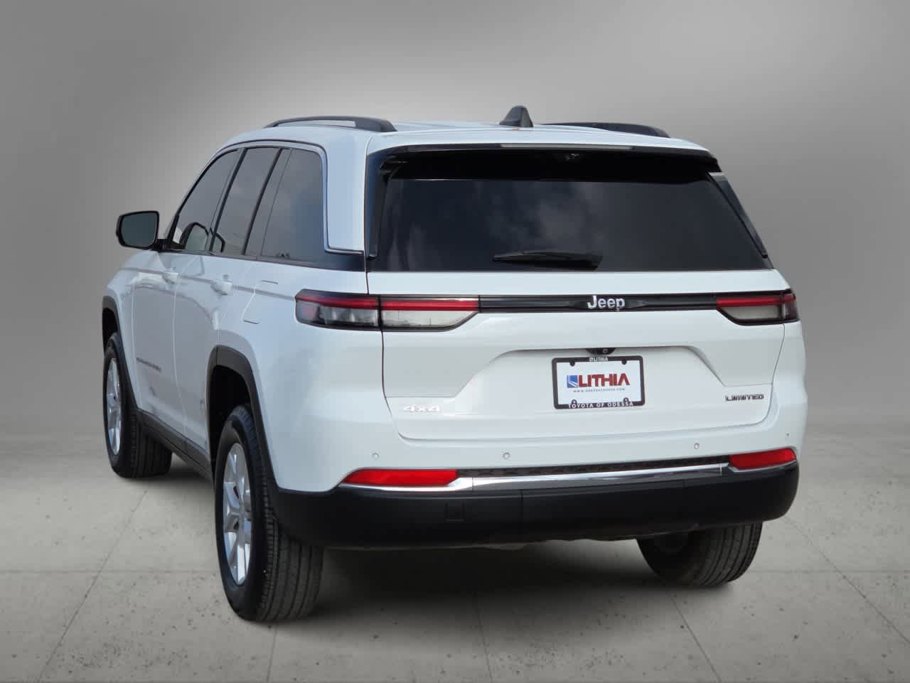 Used 2023 Jeep Grand Cherokee Limited w/ Luxury Tech Group II AWD/4WD image 7