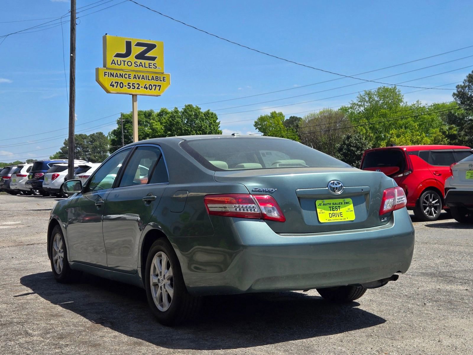 Used 2011 Toyota Camry LE image 4