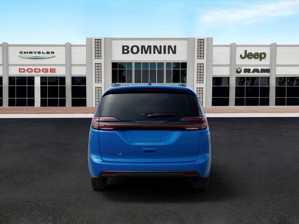 New 2027 Chrysler Pacifica Limited FWD image 7