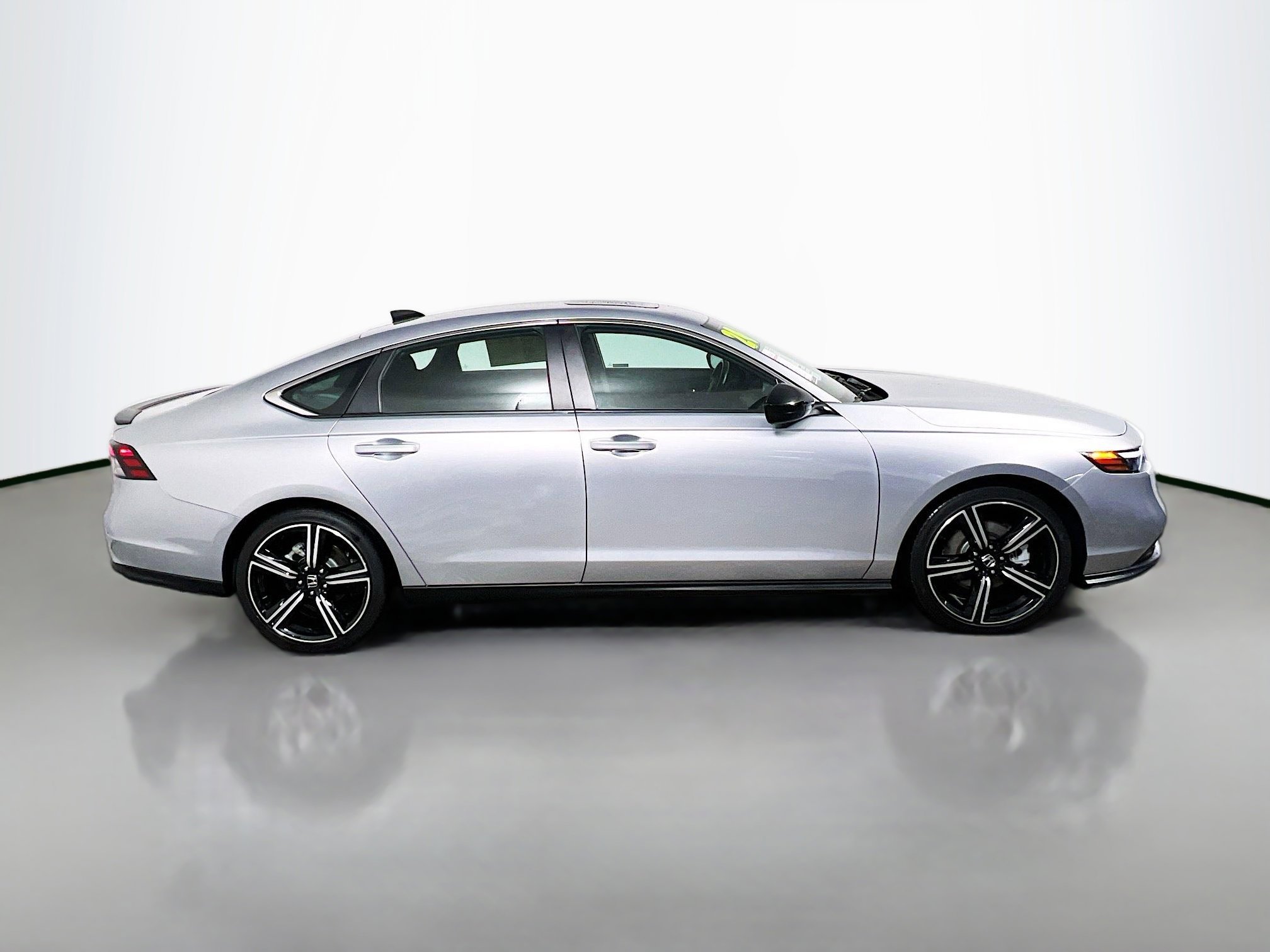 Used 2024 Honda Accord Sport image 3