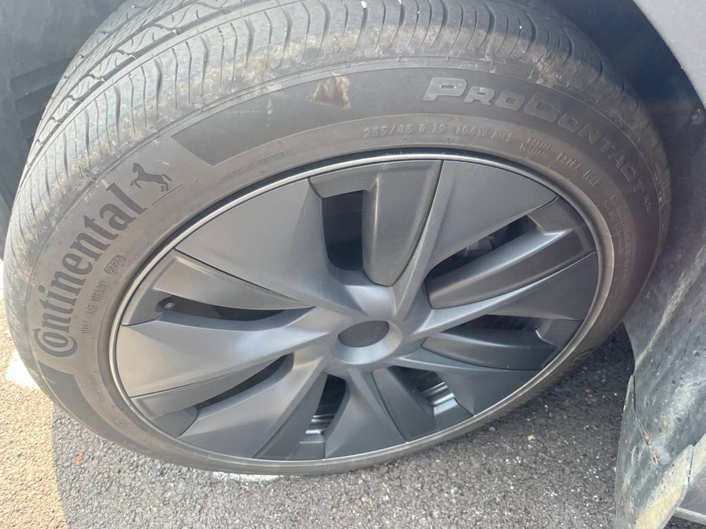Used 2024 Tesla Model Y Long Range RWD image 21