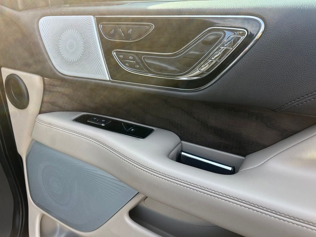 Certified 2023 Lincoln Navigator L Reserve AWD/4WD image 24