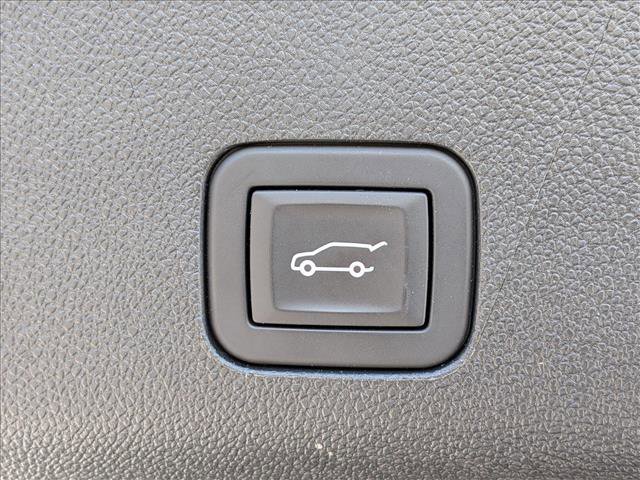 Used 2025 Chevrolet Suburban High Country image 8