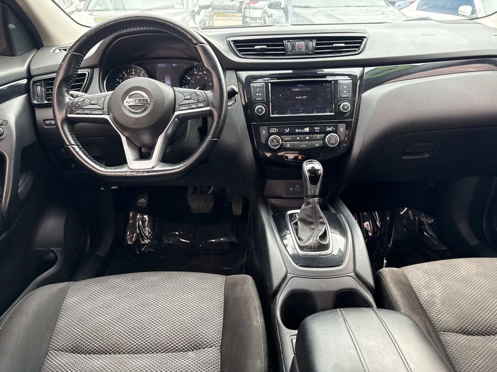 Certified 2022 Nissan Rogue Sport SV image 16