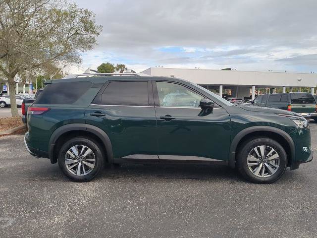 Certified 2025 Nissan Pathfinder SL image 3