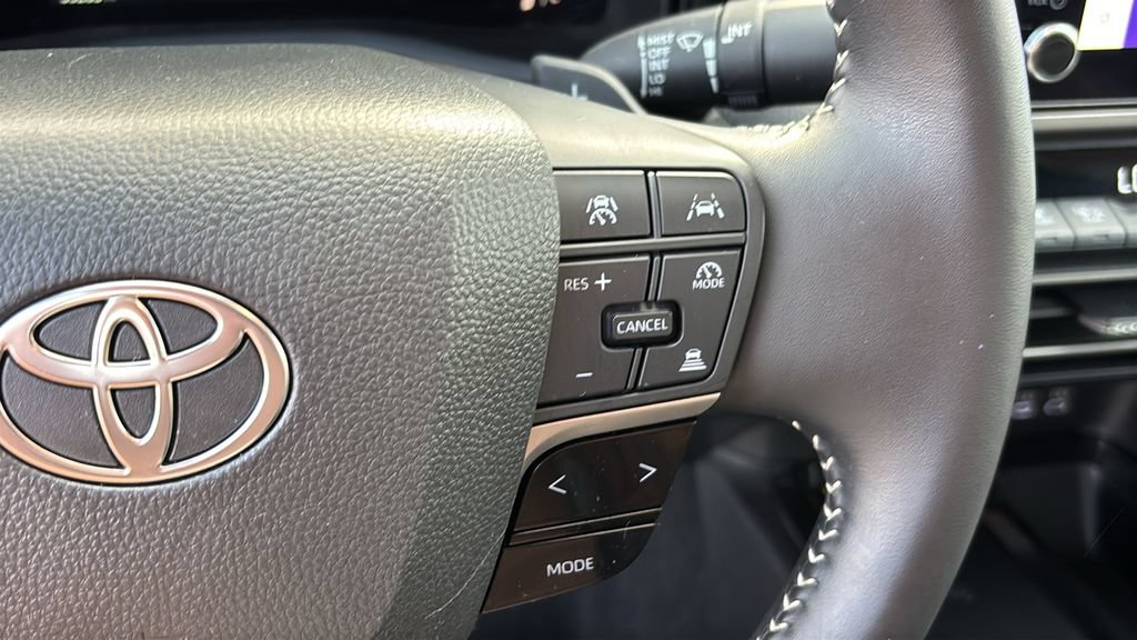 Used 2025 Toyota Camry SE FWD image 17