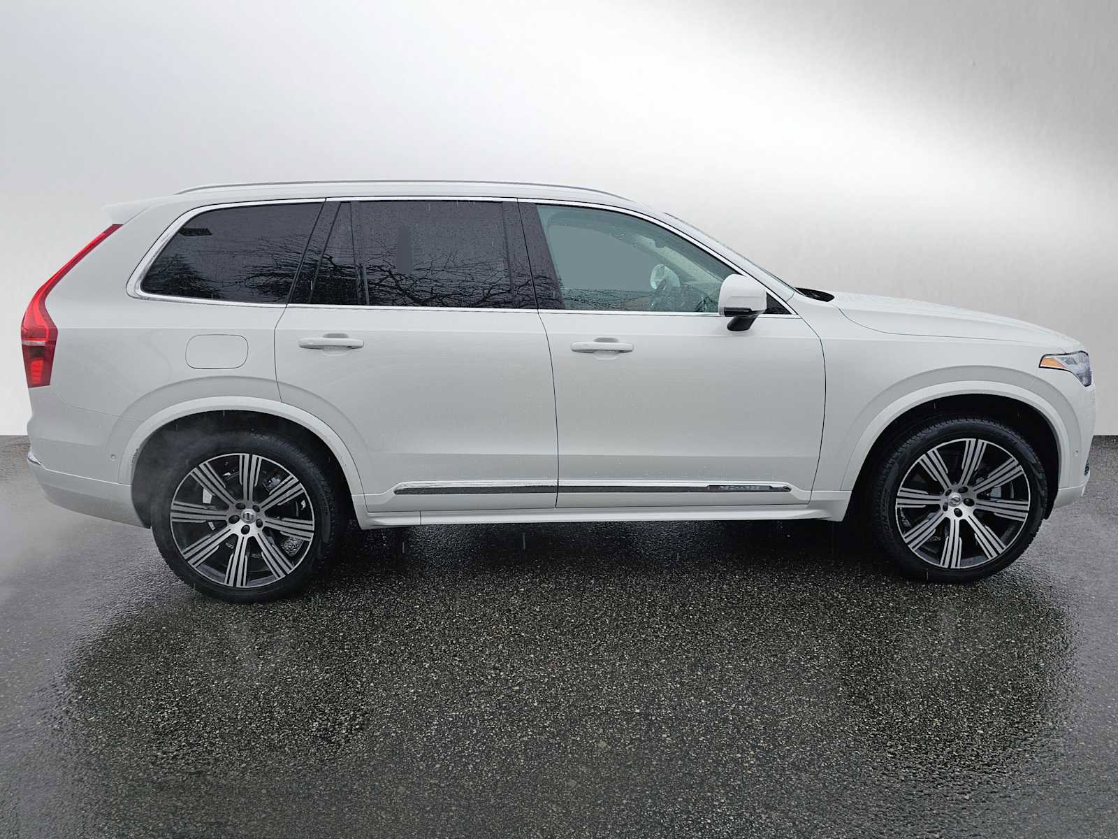 Certified 2023 Volvo XC90 T8 Plus w/ Protection Package Premier AWD/4WD image 3