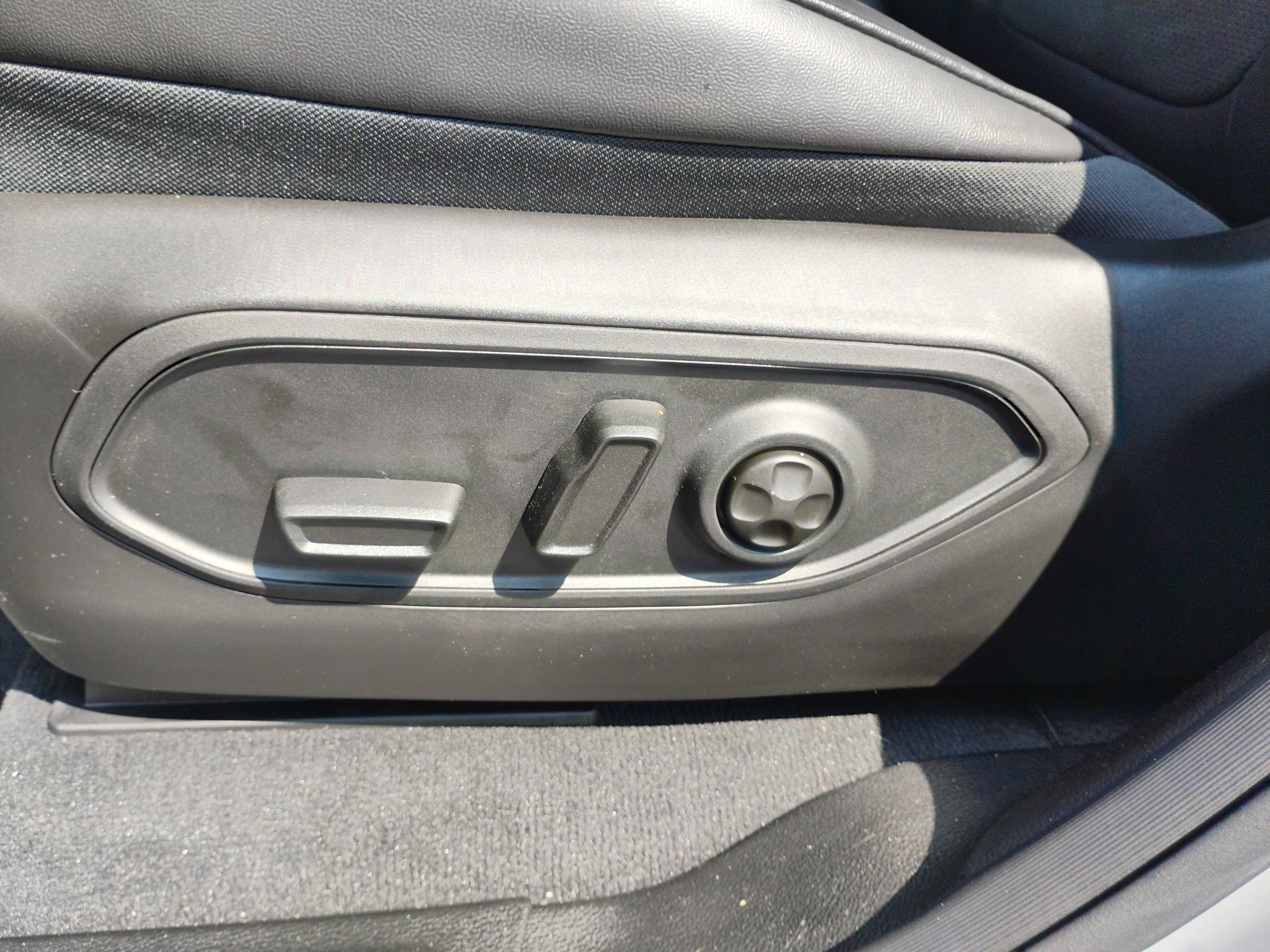 New 2027 Jeep Grand Cherokee Altitude AWD/4WD image 21