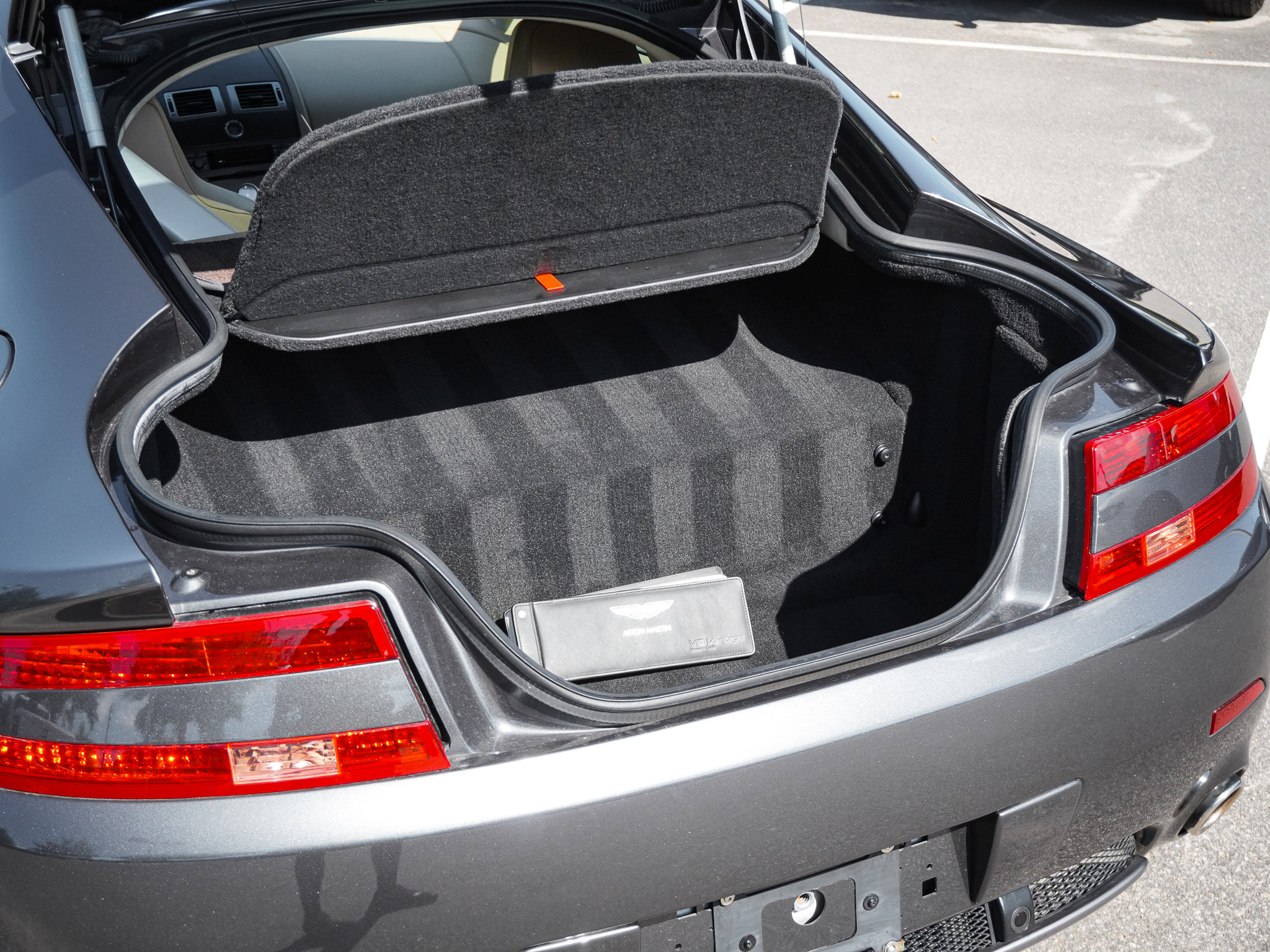 Used 2006 Aston Martin V8 Vantage Coupe RWD image 30